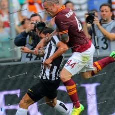 Tevez-Nainggolan_6978