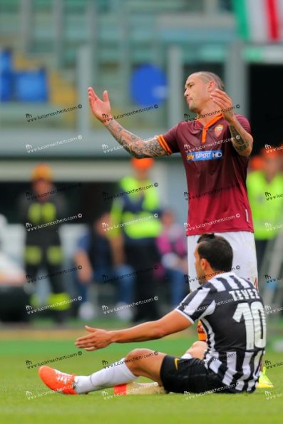 Tevez-Nainggolan_8111