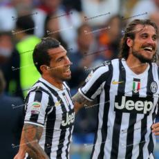 Tevez-Osvaldo_8934