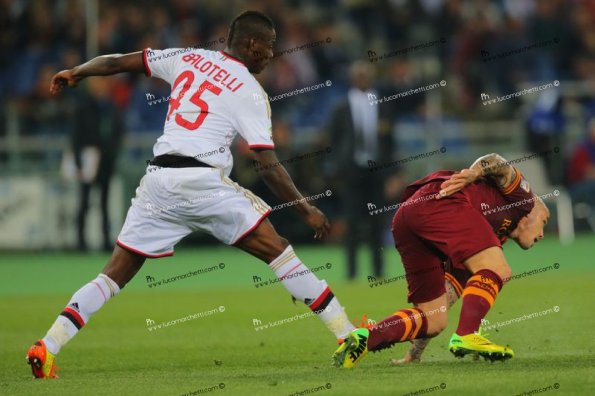 Balotelli Nainggolan_0084